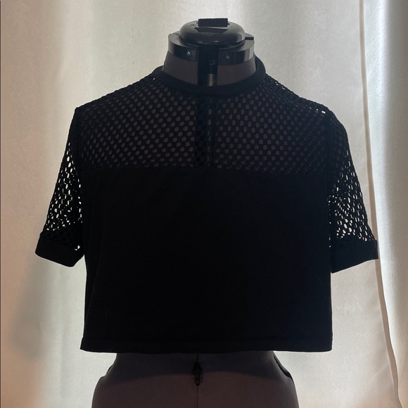 SHEIN Black Mesh Detail Crop Top - Picture 1 of 3